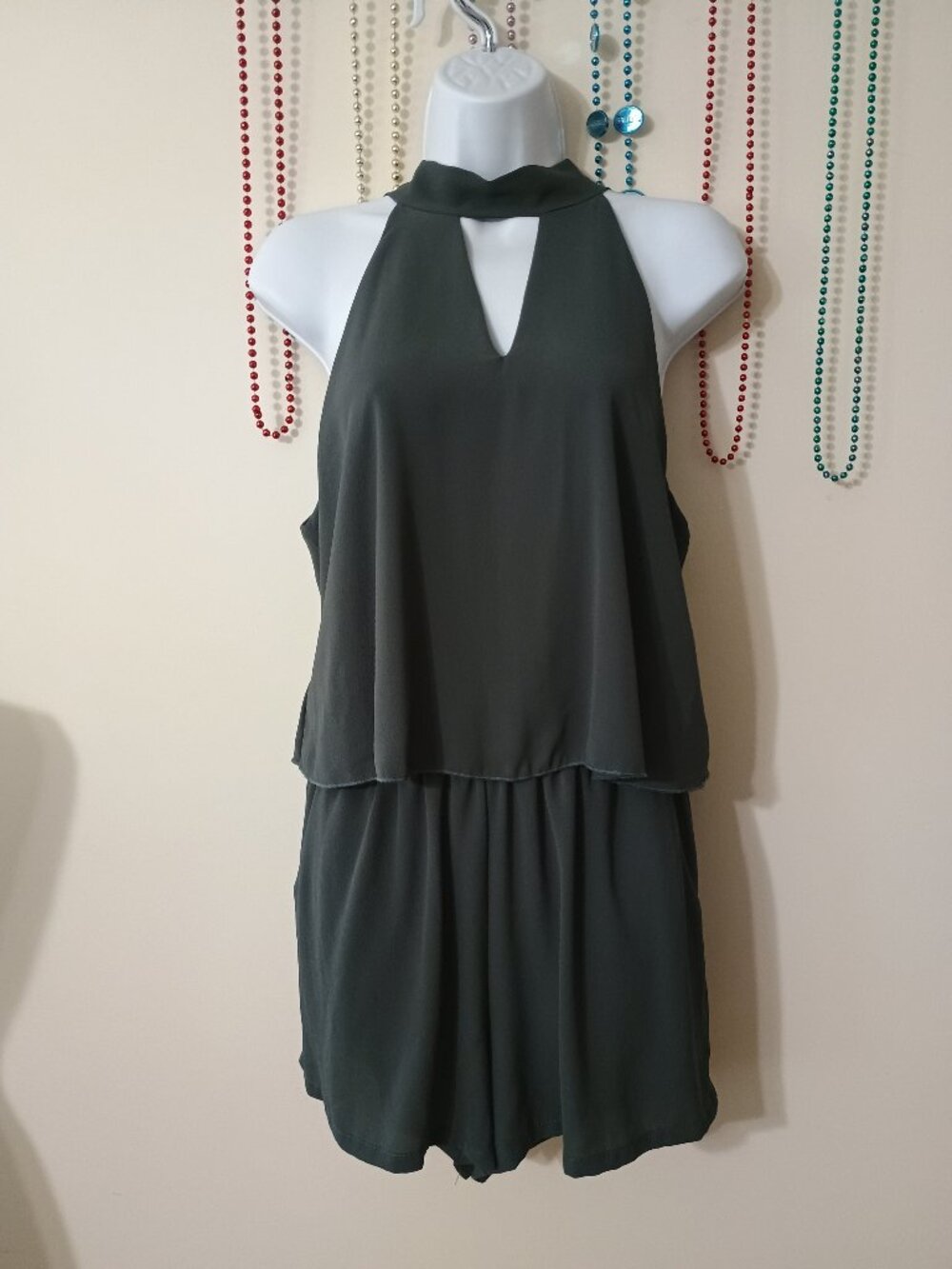 Lily Rain Halter Keyhole Romper Size Large